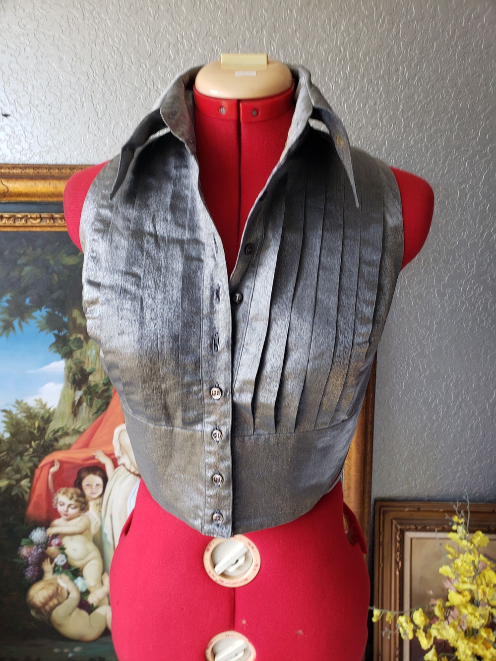Sleeveless Pleated Satin Vest - Gray
